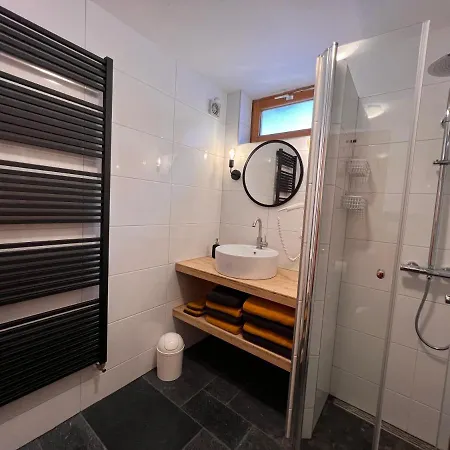 La Bosch, 7-persoons Luxe Eigen Woning Met Privetuin * ايروالد